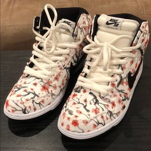 Nike sb dunk cherry blossom